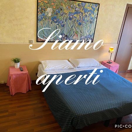 Hotel La Pace Милано Екстериор снимка
