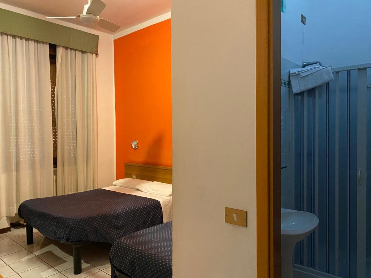 Hotel La Pace Милано Екстериор снимка