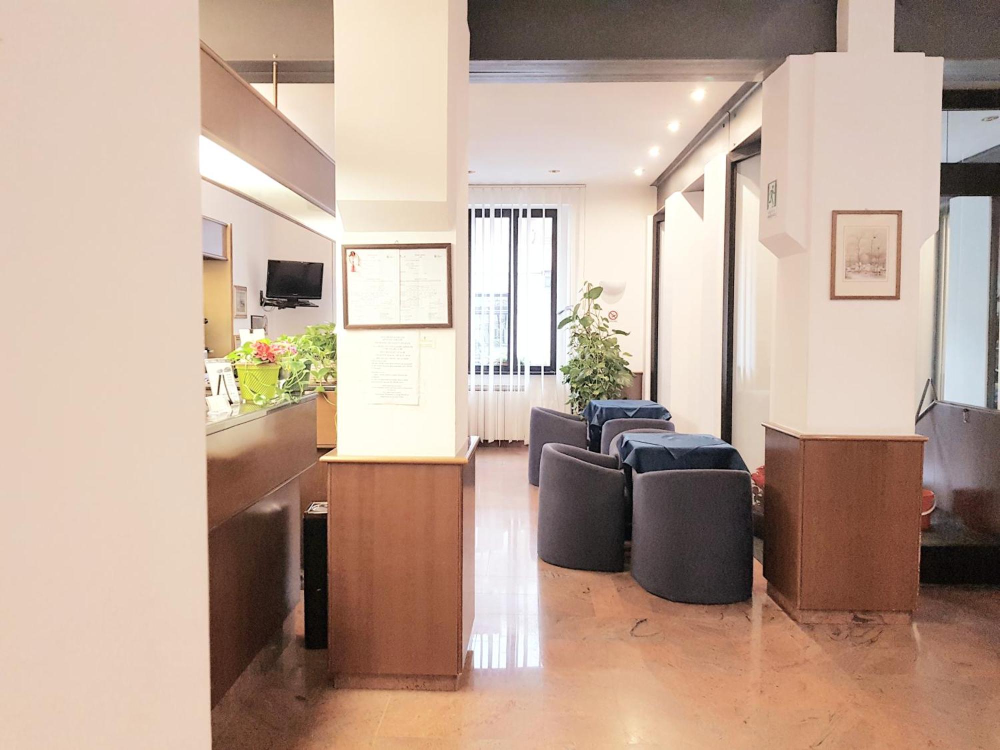 Hotel La Pace Милано Екстериор снимка