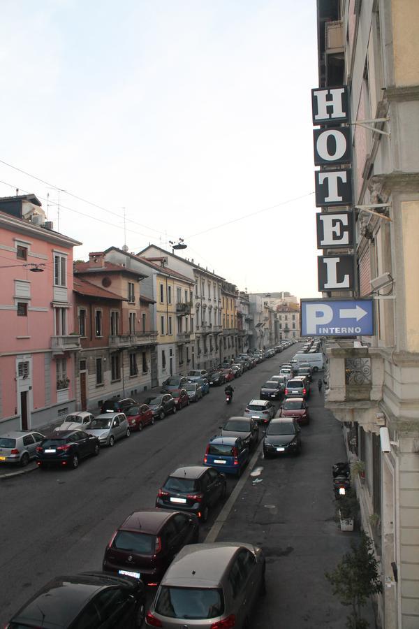 Hotel La Pace Милано Екстериор снимка