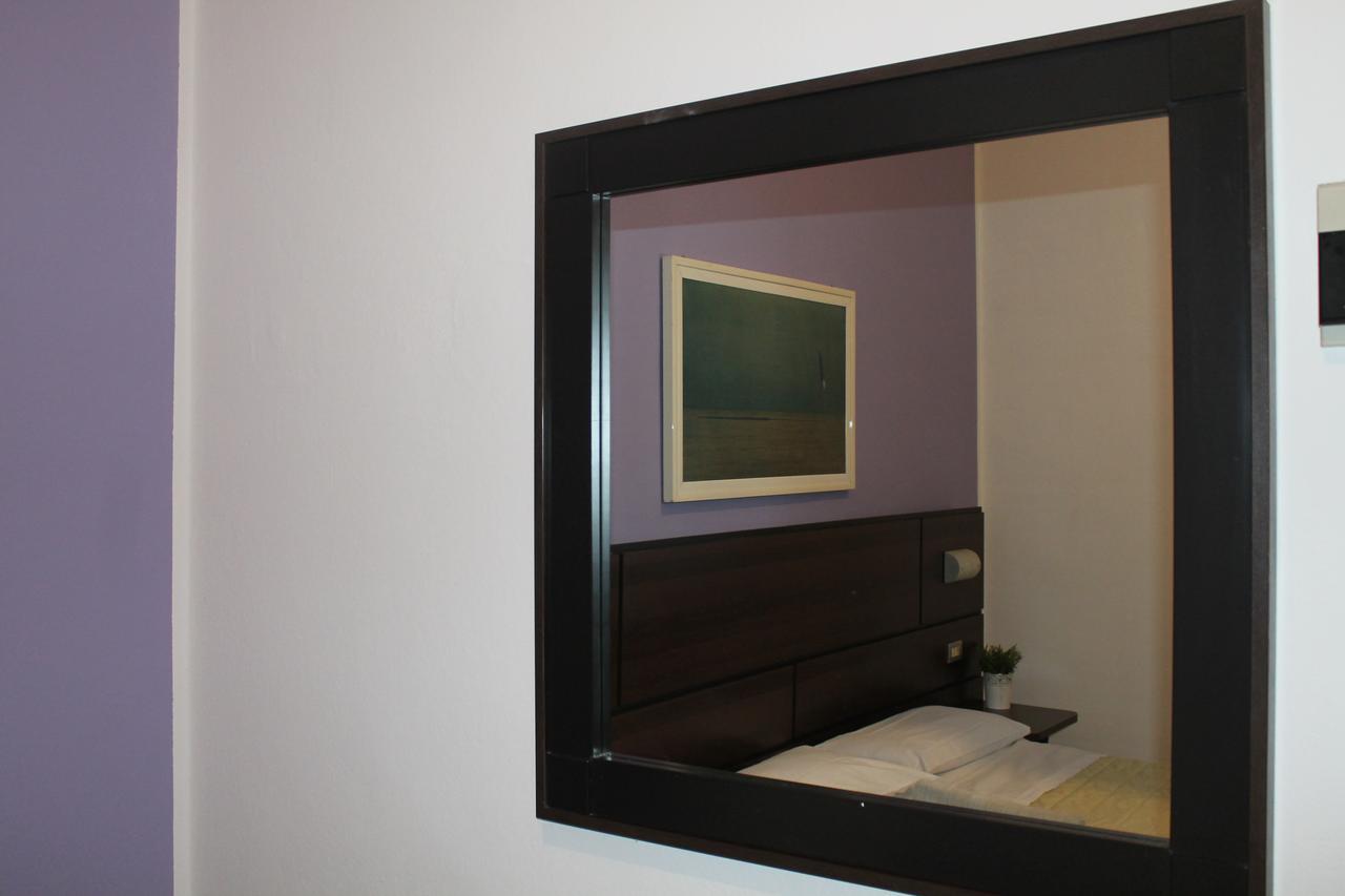 Hotel La Pace Милано Екстериор снимка