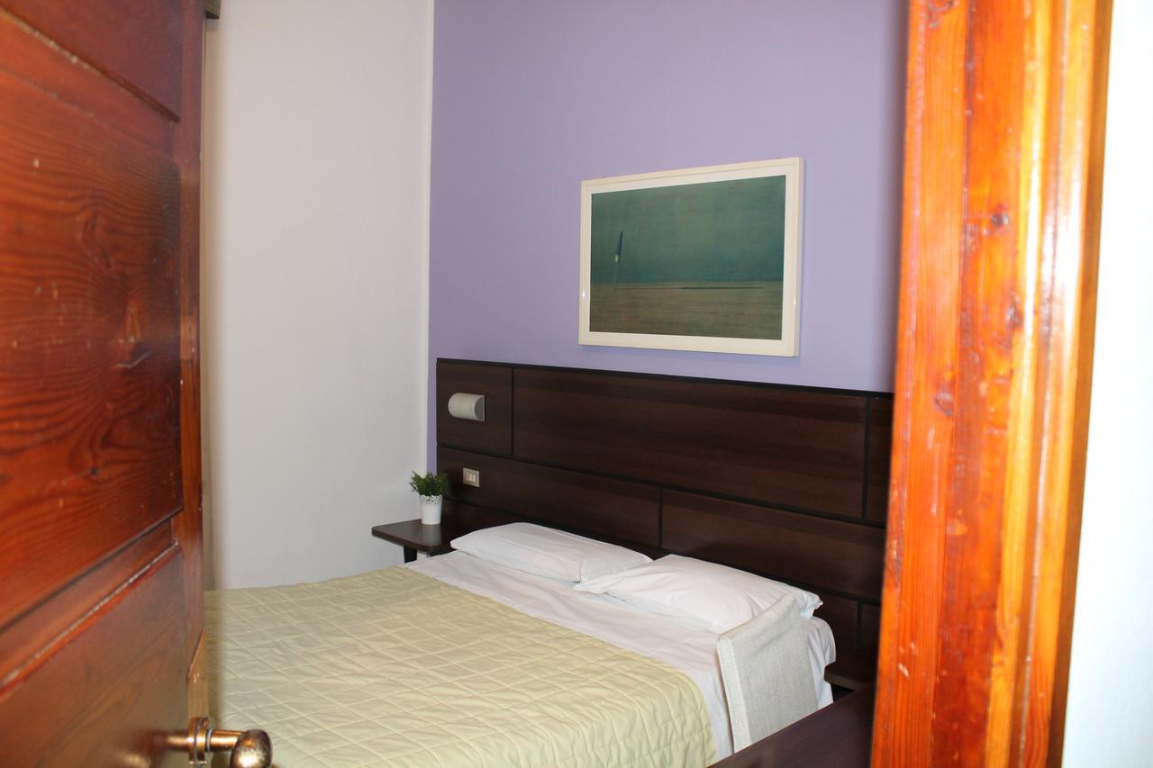 Hotel La Pace Милано Екстериор снимка