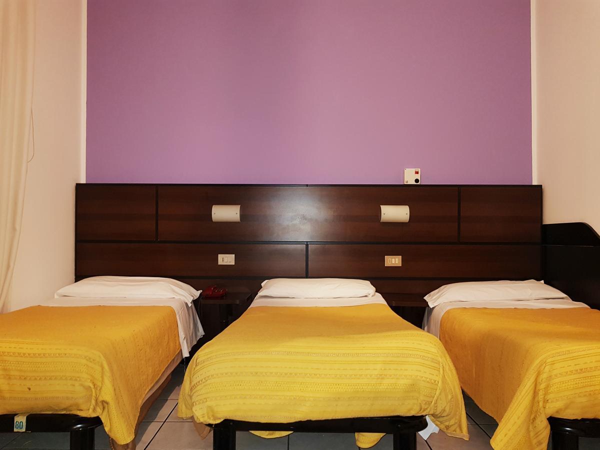 Hotel La Pace Милано Екстериор снимка